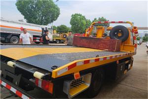 新和附近拖车电话号码服务